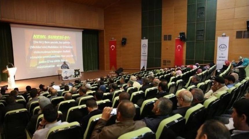 &lsquo;m&uuml;sl&uuml;manca D&uuml;ş&uuml;nme Ve Yaşama Sorunumuz&rsquo; Konulu Konferans D&uuml;zenlendi