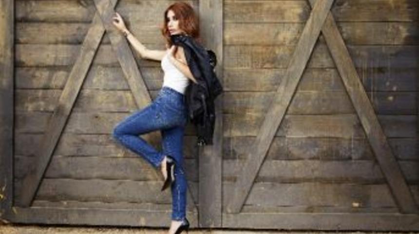 Defacto&rsquo;nun Yeni Reklam Y&uuml;z&uuml; İrem Derici Oldu