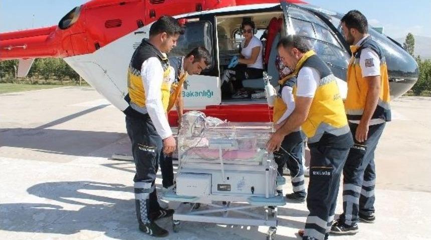 Minik Hatice Ambulans Helikopterle İstanbul&rsquo;a Sevk Edildi