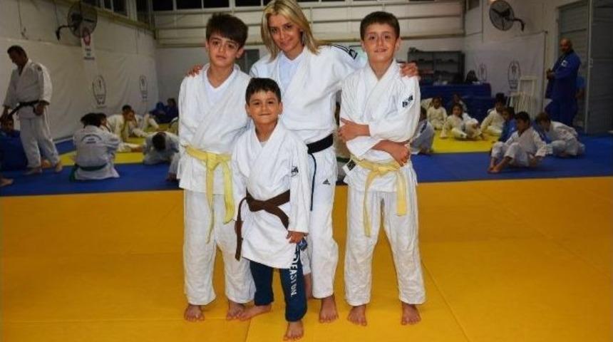 Onlar Aile Boyu Judocu