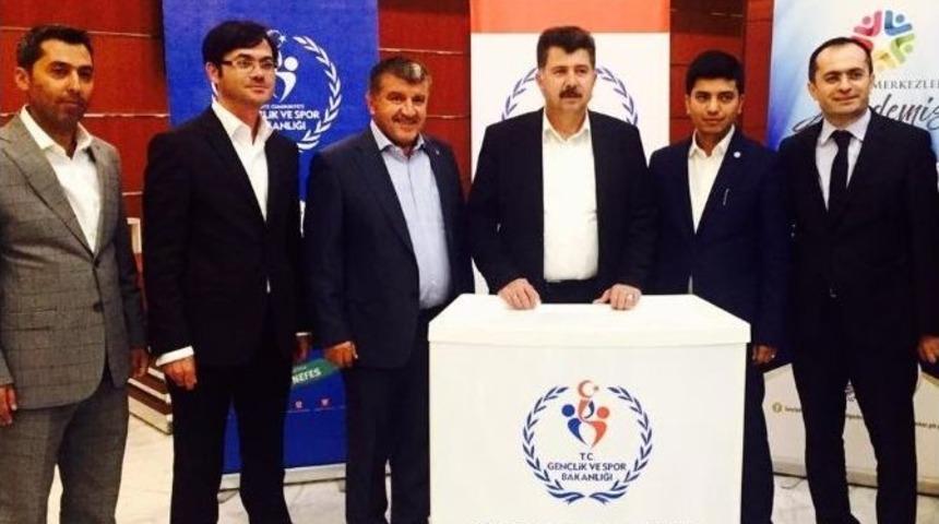 Gen&ccedil;lik Merkezleri Değerlendirme Toplantısı Aydın&rsquo;da Yapıldı