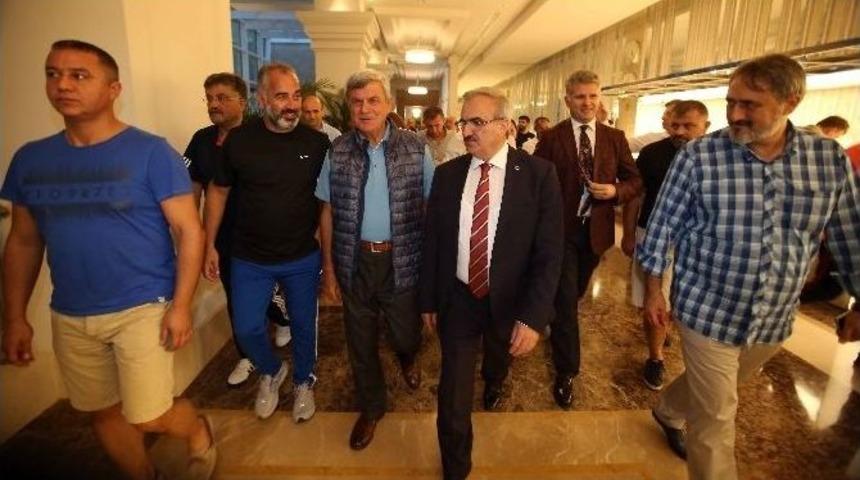 Antalya Valisi Karaloğlu, Başkanlar Kurulu &Ccedil;alıştayını Ziyaret Etti