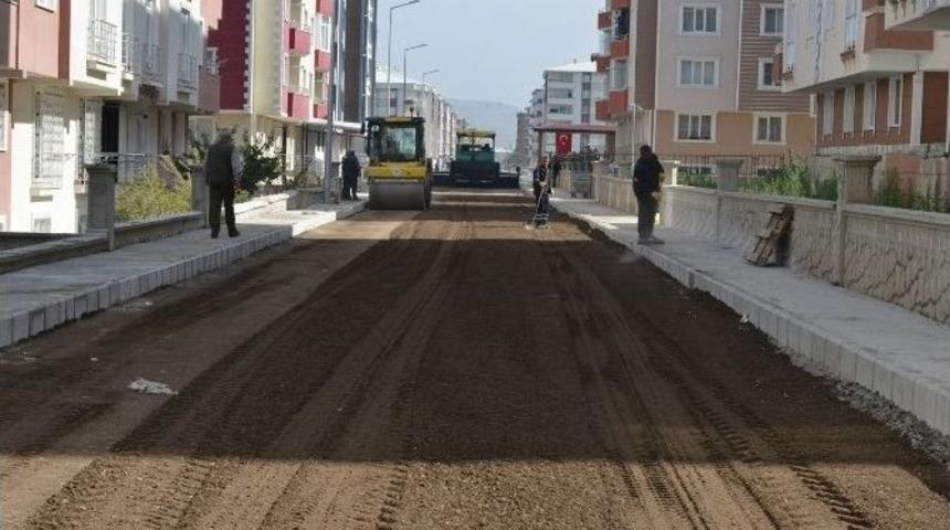 Ş&uuml;kr&uuml; Paşa&rsquo;da Yeni Yollara Asfalt Ve Kaldırım