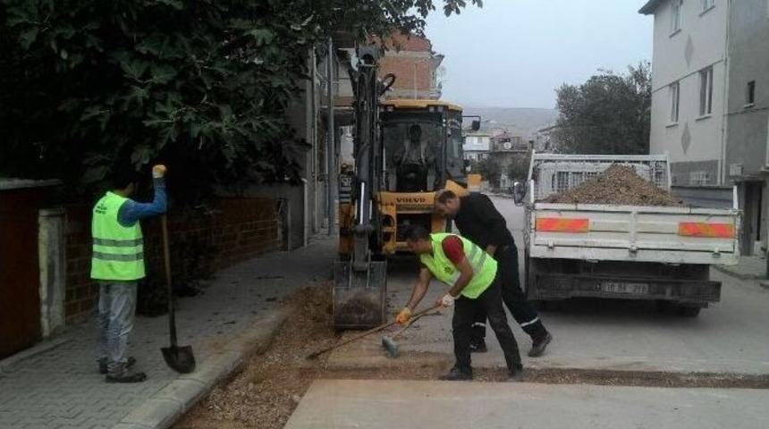 Karesi&rsquo;de Asfalt Onarım Ekibi Mesaide