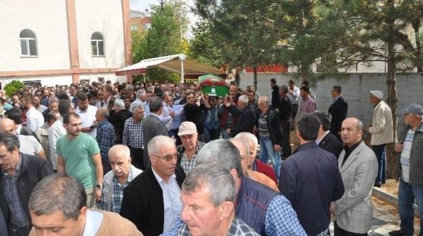 Boz&uuml;y&uuml;kl&uuml; Gen&ccedil; &Ouml;ğretmen Son Yolculuğuna Uğurlandı