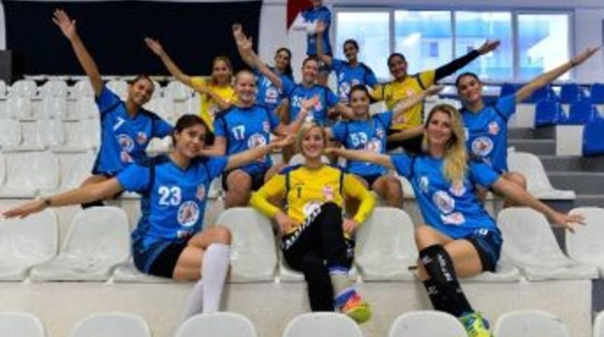 Muratpaşa Hentbol Takımı Zirveye Oynuyor