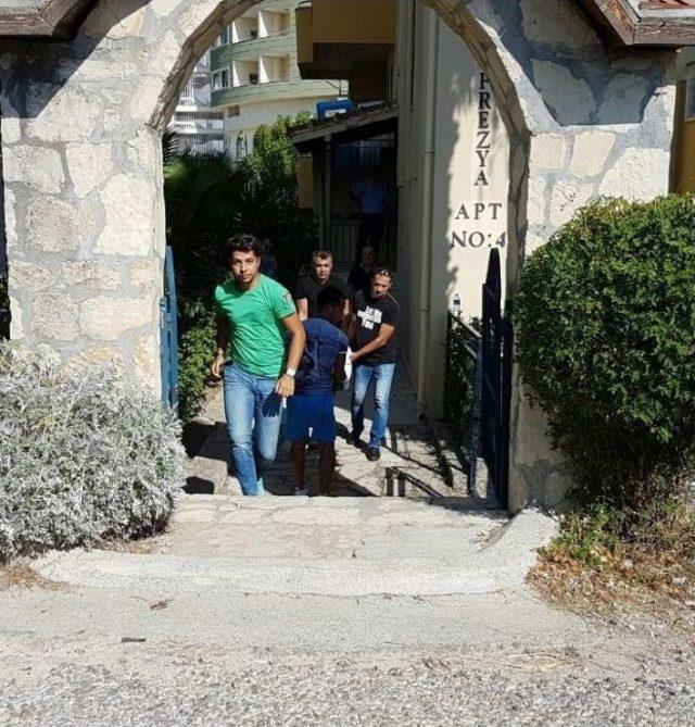 Eğlence M&uuml;d&uuml;r&uuml; Evinde &Ouml;l&uuml; Bulundu 1