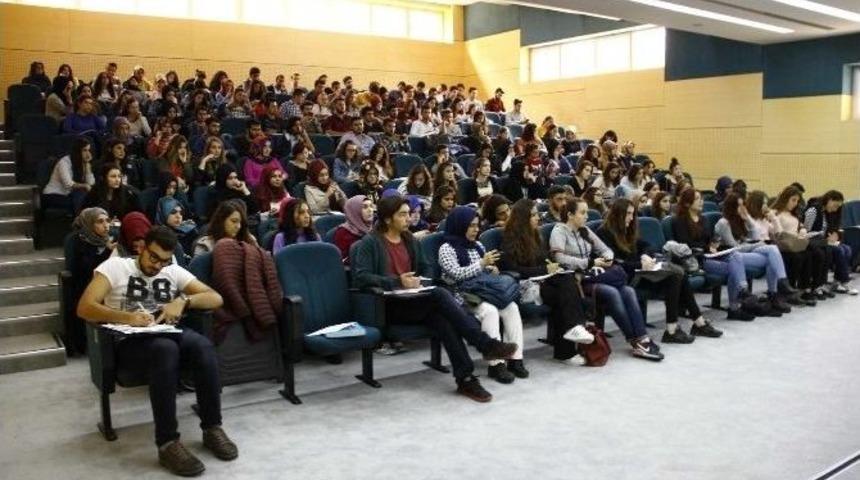 Sa&uuml;&rsquo;de Sosyal Hizmet B&ouml;l&uuml;m&uuml; &Ouml;ğrencilerine Seminer Verildi