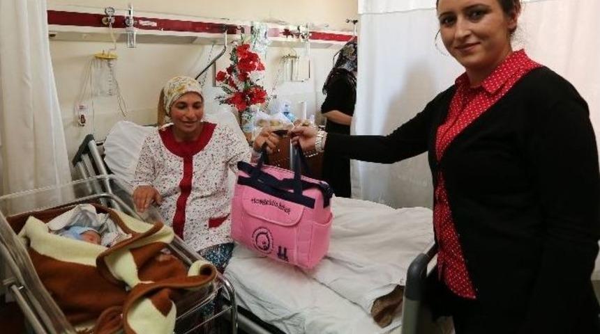 Büyükşehir’in Sosyal Projesi “bir Ömür Bir Fidan”a Yoğun İlgi