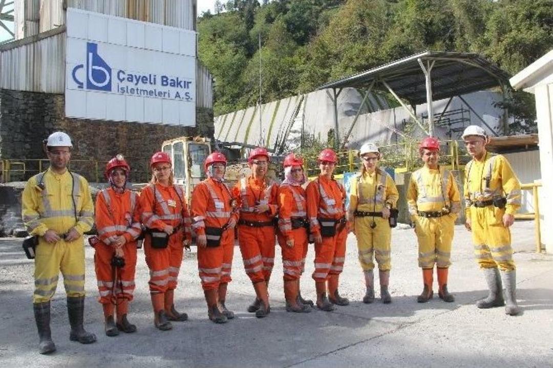 Madenci Eşlerinden Kocalarına Yerin 600 Metre Altında S&uuml;rpriz