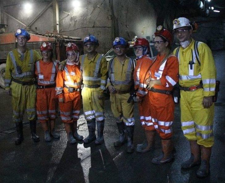 Madenci Eşlerinden Kocalarına Yerin 600 Metre Altında Sürpriz G3