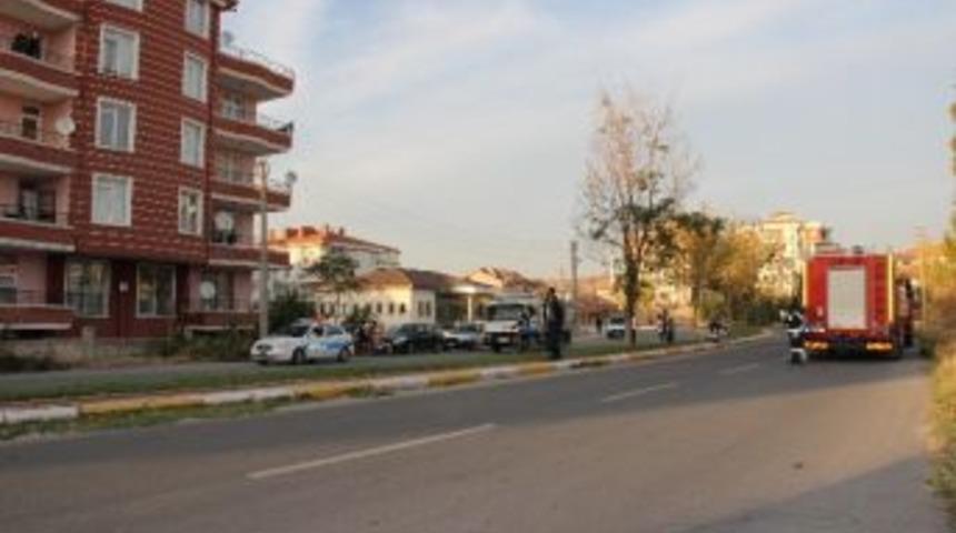 &Ccedil;atı Katındaki Yangın Paniğe Neden Oldu