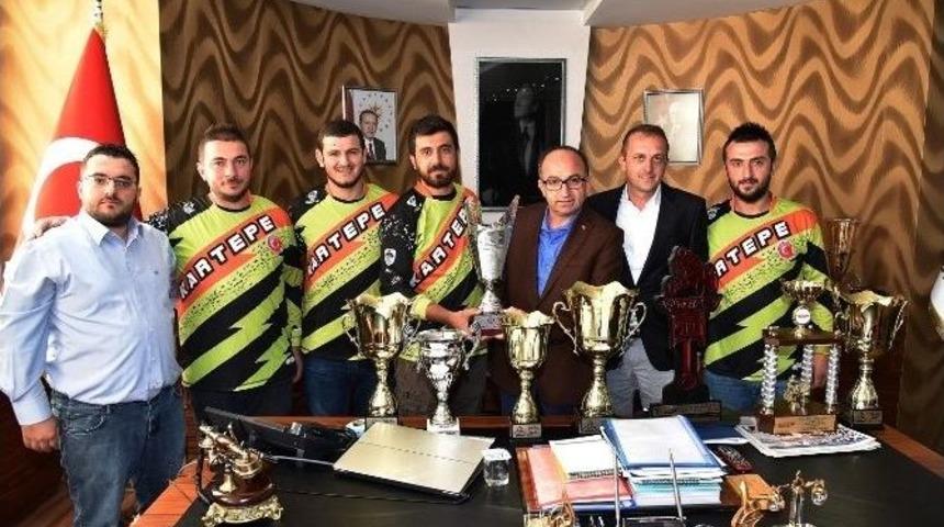 Başkan &Uuml;z&uuml;lmez, Motosiklet Kul&uuml;b&uuml; Başkanı Ve Y&ouml;netimini Ağırladı