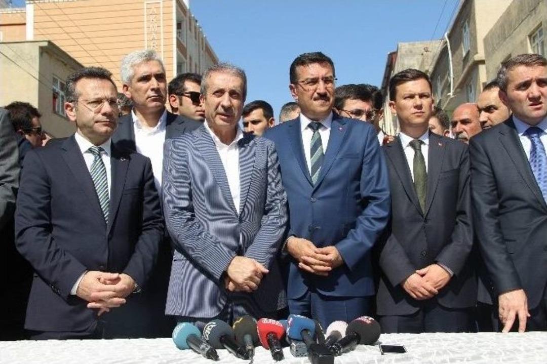 Ter&ouml;r Saldırısında Hayatını Kaybeden Ak Parti Dicle İl&ccedil;e Başkanı Aktert Toprağa Verildi