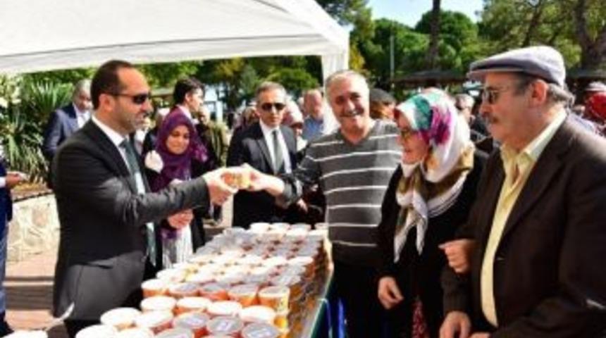 &Uuml;nye Belediyesi 3 Bin Kişilik Aşure Dağıttı