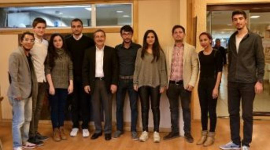 Başkan Ata&ccedil; Atat&uuml;rk&ccedil;&uuml; Gen&ccedil;lerle Bir Arada