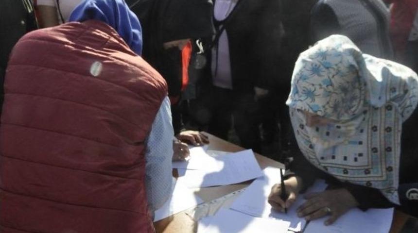 Veliler, A&ccedil;ığa Alınan Okul M&uuml;d&uuml;r&uuml;n&uuml;n Geri Gelmesini İstiyor