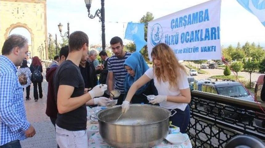&Uuml;lk&uuml; Ocakları Aşure Dağıttı