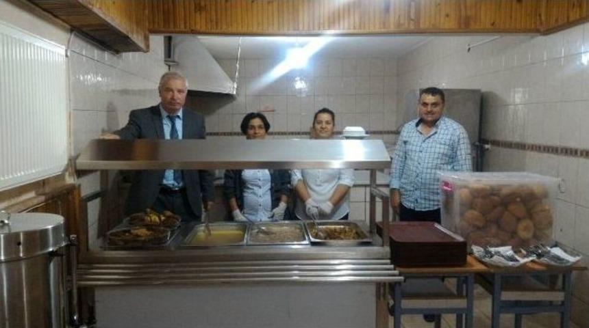 Kulu &Ouml;ğretmenevinden Taşımalı &Ouml;ğrencilere Yemek Hizmeti