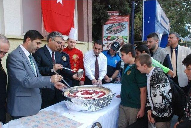 Tokat Polisinden Aşure İkramı