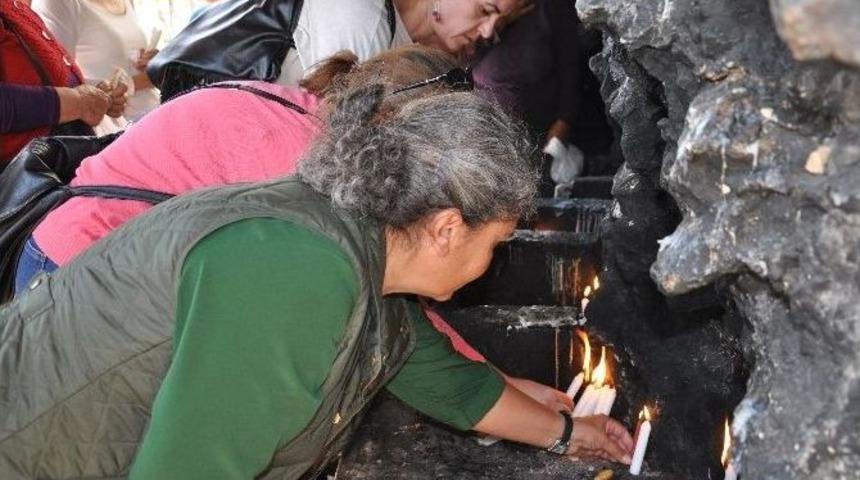 Tunceli&rsquo;de Kadınlar Yassı Matem&rsquo;in 10. G&uuml;n&uuml; Nedeniyle Mumlar Yaktı