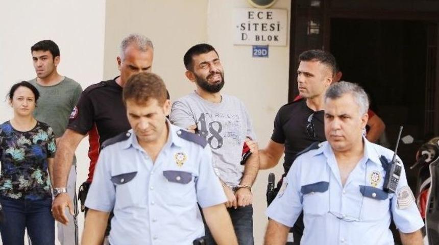 Annesini Bı&ccedil;akladı, Babasını Rehin Aldı Kelep&ccedil;e Takılınca G&ouml;zyaşlarına Boğuldu