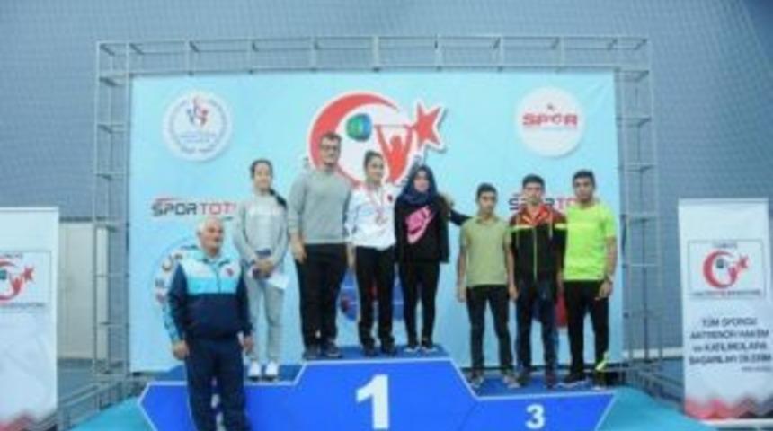 Gamze Kızıldağ T&uuml;rkiye Halter Şampiyonu Oldu