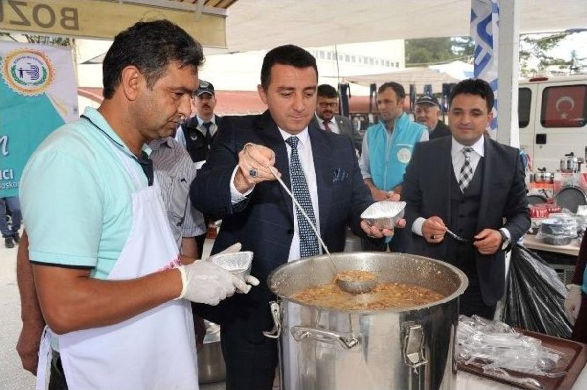 Boz&uuml;y&uuml;k Belediyesi&rsquo;nden 13 Bin Kişilik Aşure İkramı