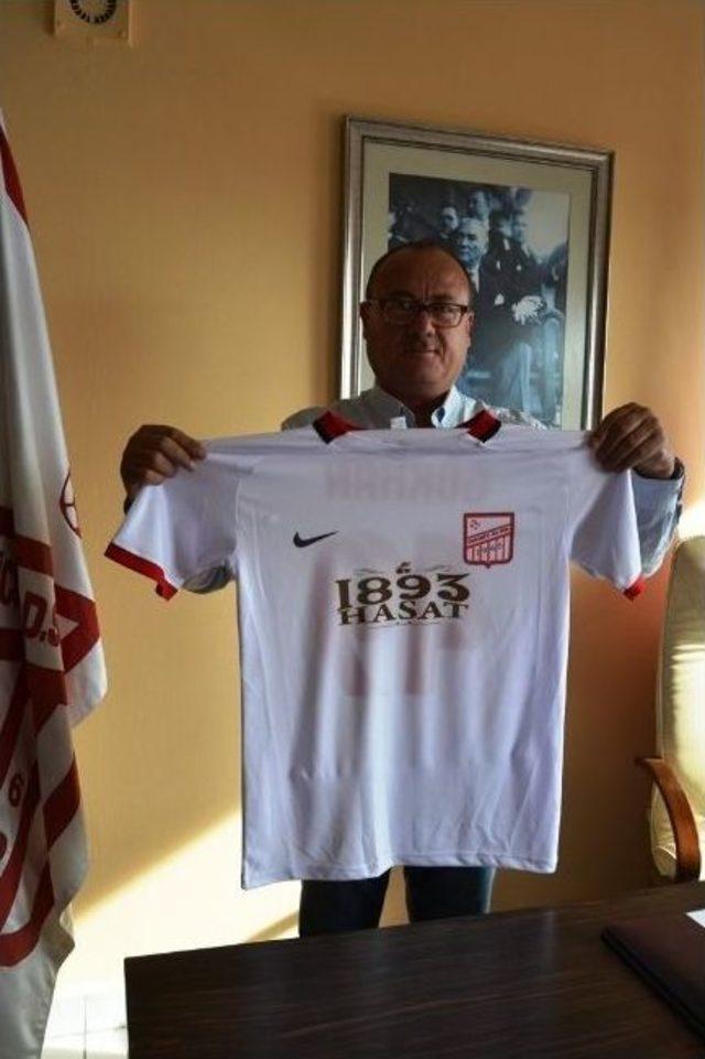 19 Yıl Sonra Formalarına Reklam Aldılar 1