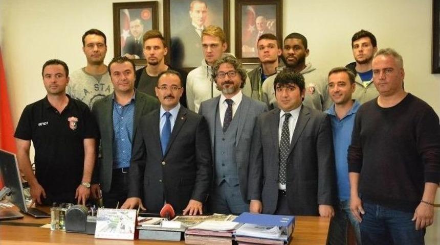 Belediyeden K&uuml;&ccedil;&uuml;k Şehrin Dev Adamlarına Destek