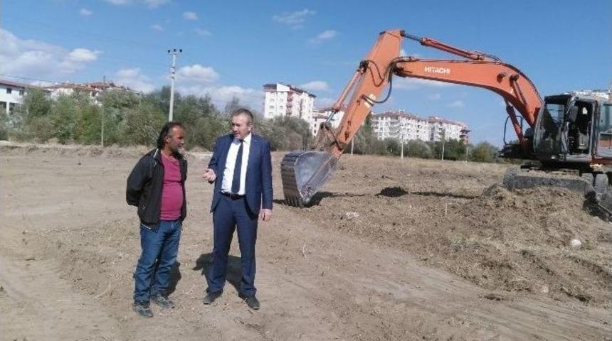 Sungurlu&rsquo;da Stadyum İ&ccedil;in İlk Kazma Vuruldu