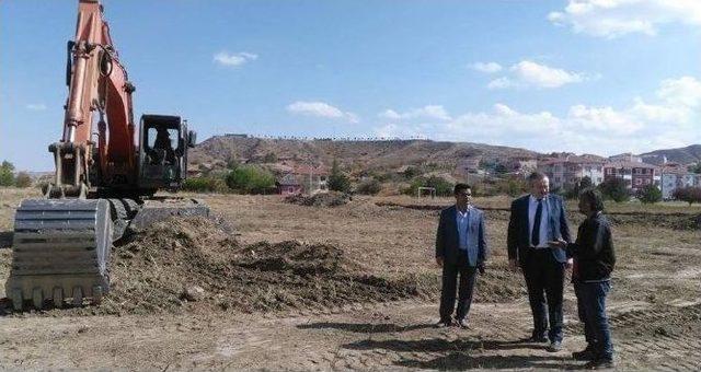 Sungurlu&rsquo;da Stadyum İ&ccedil;in İlk Kazma Vuruldu 1