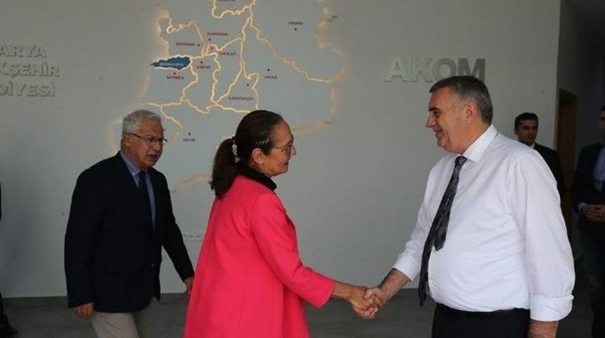 Başkan To&ccedil;oğlu, Stk Temsilcilerine Hizmetleri Gezdirdi