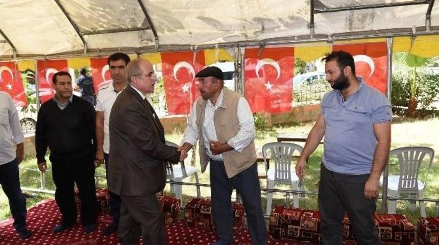 Vali Tuna&rsquo;dan Şehit &Ouml;zkan Atlınok&rsquo;un Ailesine Ziyaret