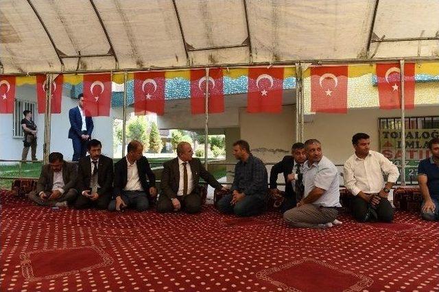 Vali Tuna’dan Şehit Özkan Atlınok’un Ailesine Ziyaret