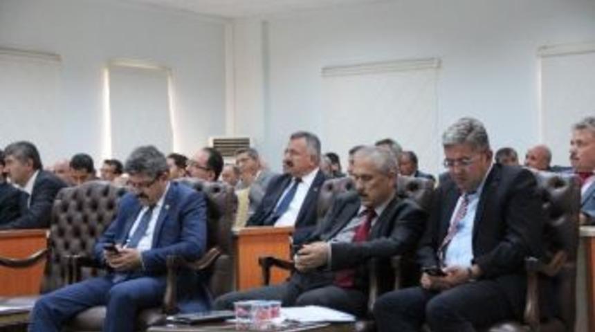 Bilecik&rsquo;in Sorunlarının G&ouml;r&uuml;ş&uuml;ld&uuml;ğ&uuml; Toplantıda İl Genel Meclis Başkanı Telefonunla Meşgul Oldu
