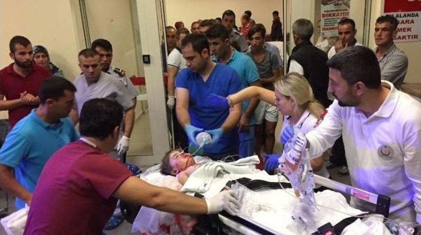 2 Yaşındaki &Ccedil;ocuk İş Makinesinin Altında Kaldı