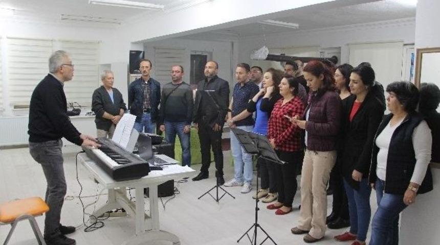 Vezirk&ouml;pr&uuml;&rsquo;de T&uuml;rk Halk M&uuml;ziği Korosu Kuruldu