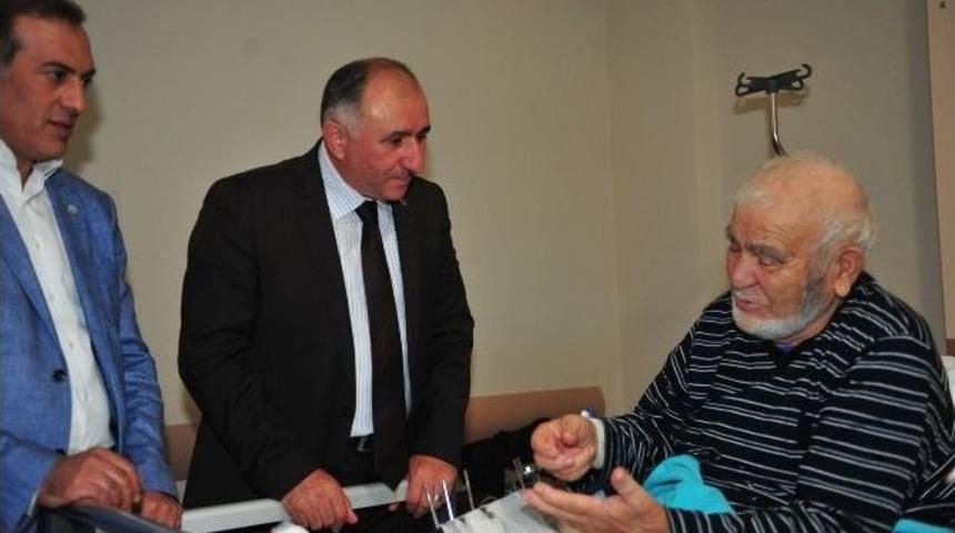 Başkan &Ccedil;ağlayan Hastalarla Yakından İlgilendi