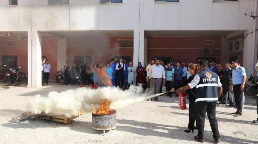 Hastane &Ccedil;alışanlarına Uygulamalı Yangın Tatbikatı