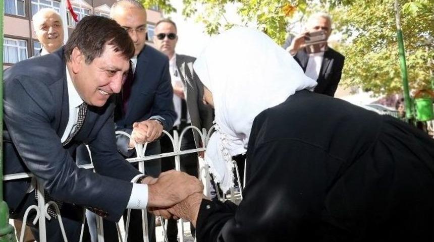 Vali K&uuml;&ccedil;&uuml;k Sadağı Kanyonuna Hayran Kaldı