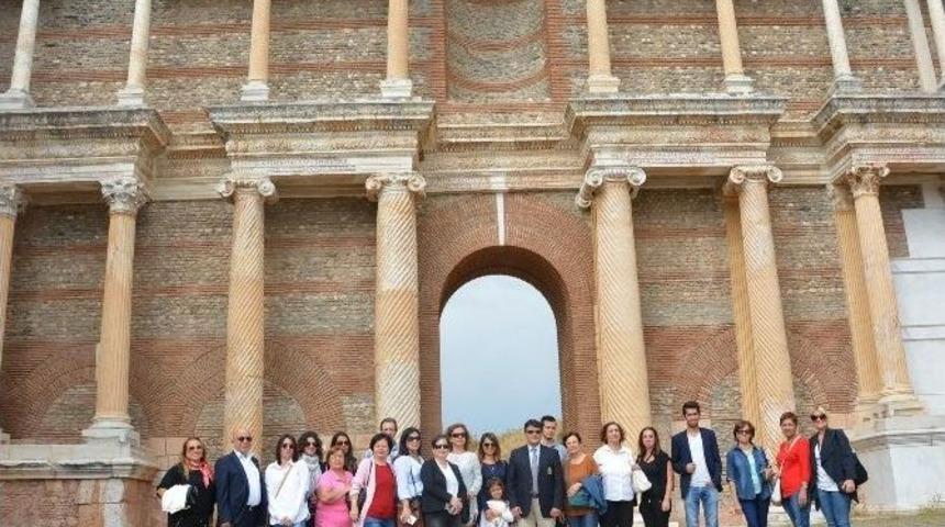 İzmir Dernekler Konfederasyonu &Uuml;yeleri Salihli&rsquo;ye Hayran Kaldı