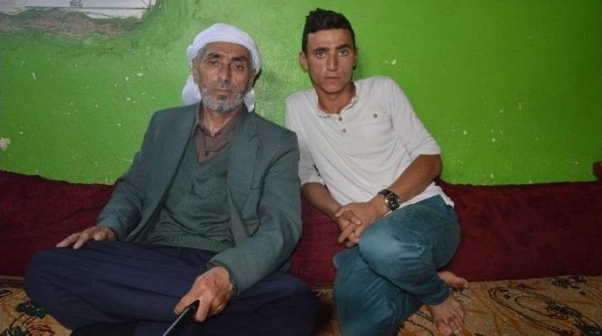 (&ouml;zel Haber) Baba Ve Oğlun Hastalığına Teşhis Konulamıyor