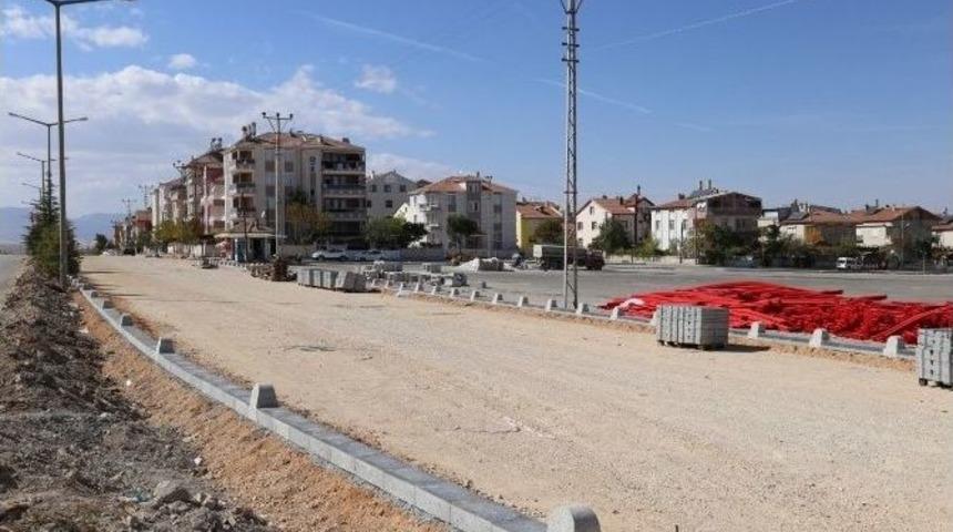 Karaman Belediyesi Alparslan T&uuml;rkeş Bulvarı&rsquo;nda &Ccedil;alışmalara Devam Ediyor