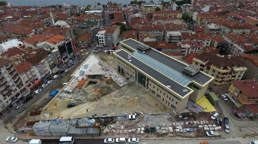 Karamürsel Belediye Binasında Son Çalışmalar Yapılıyor