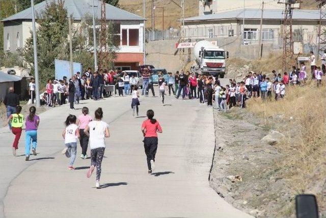 Hakkari’de Amatör Spor Haftası Etkinlikleri