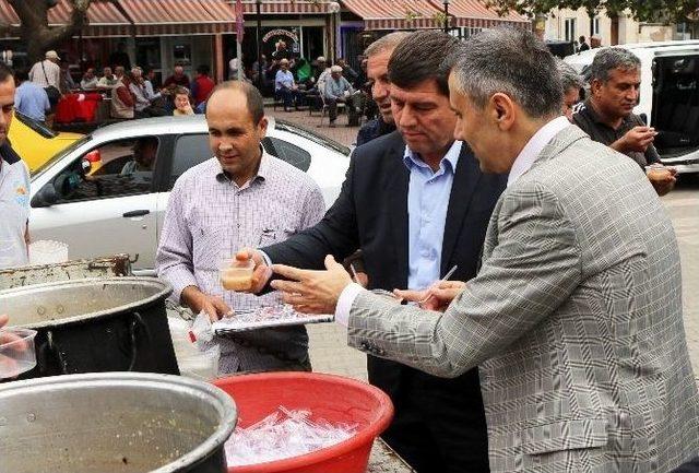 Gömeç Protokolü Aşure Dağıttı