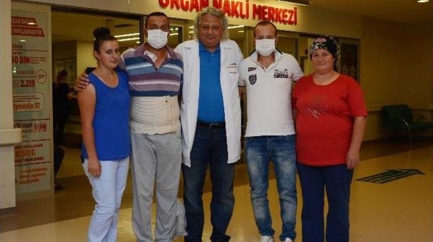 Baba Ve Oğlu, Canlı Verici Nakille Sağlığına Kavuştu