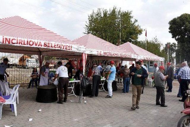 İncirliova Belediyesi 3 Bin Kişiye Aşure İkram Etti