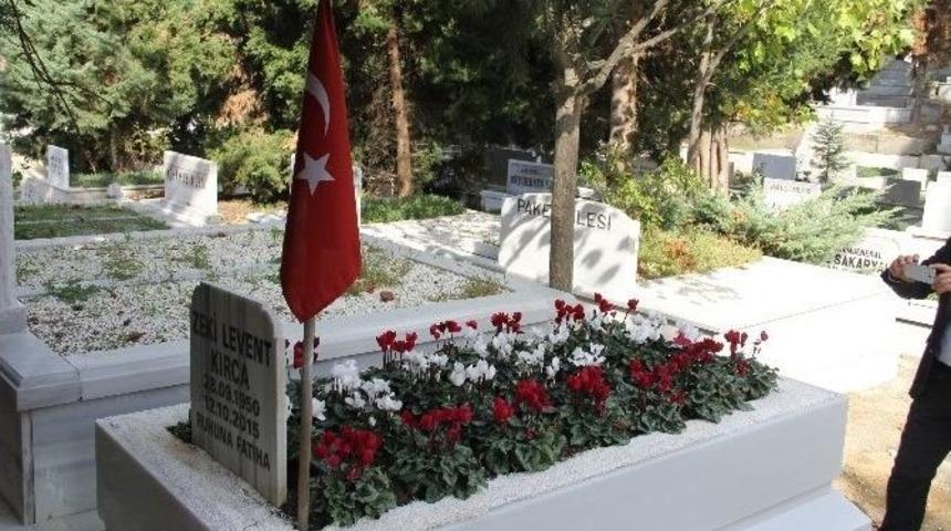 (özel Haber) Levent Kırca Ölümünün 1. Yılında Anıldı